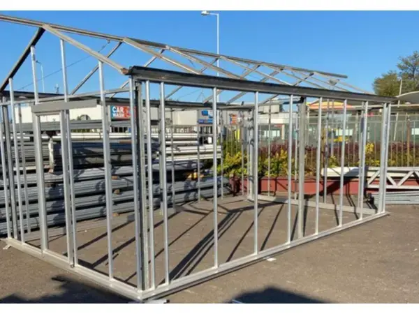 Serre de loisirs (env. 21m²)
